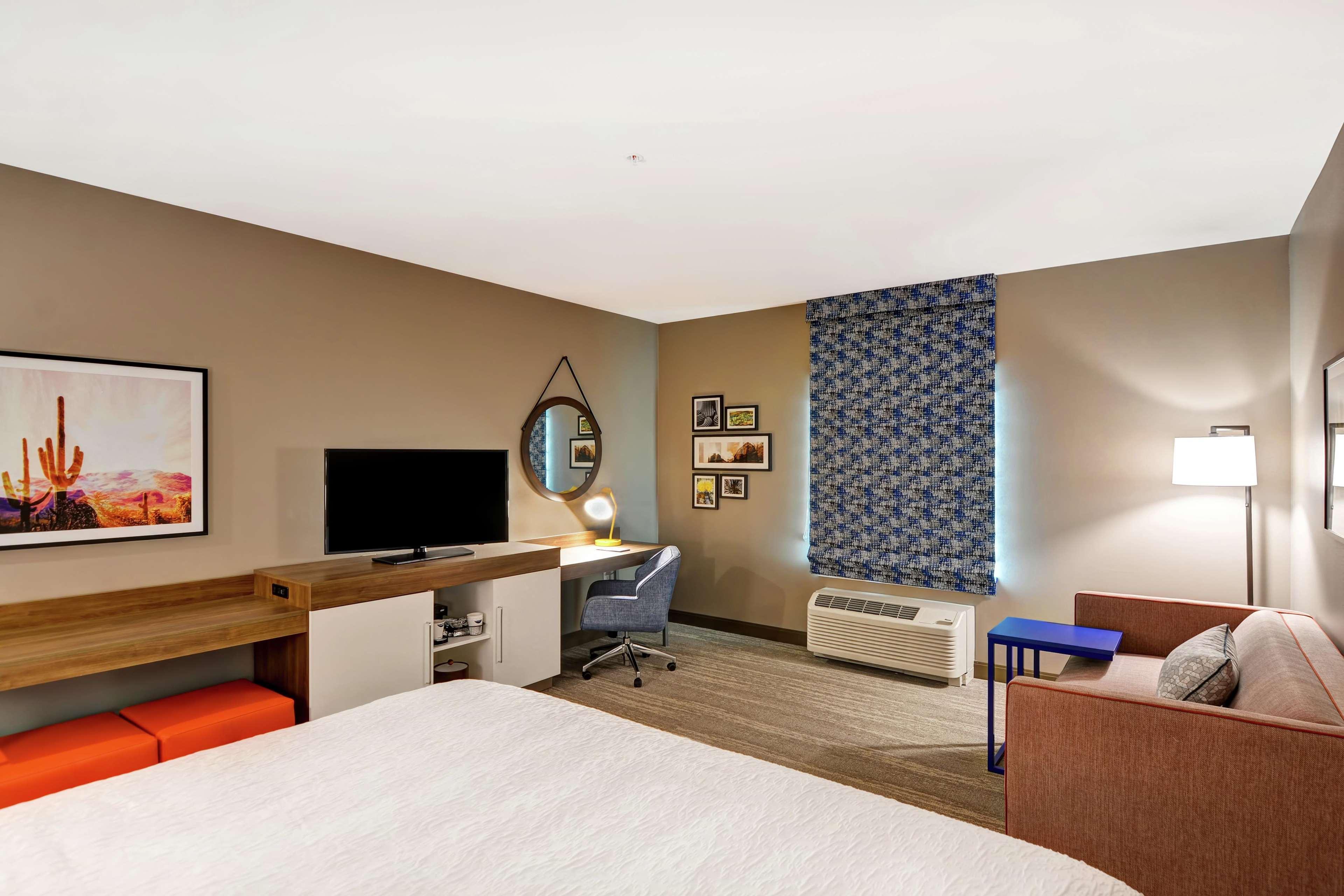 Hampton & East Hotel