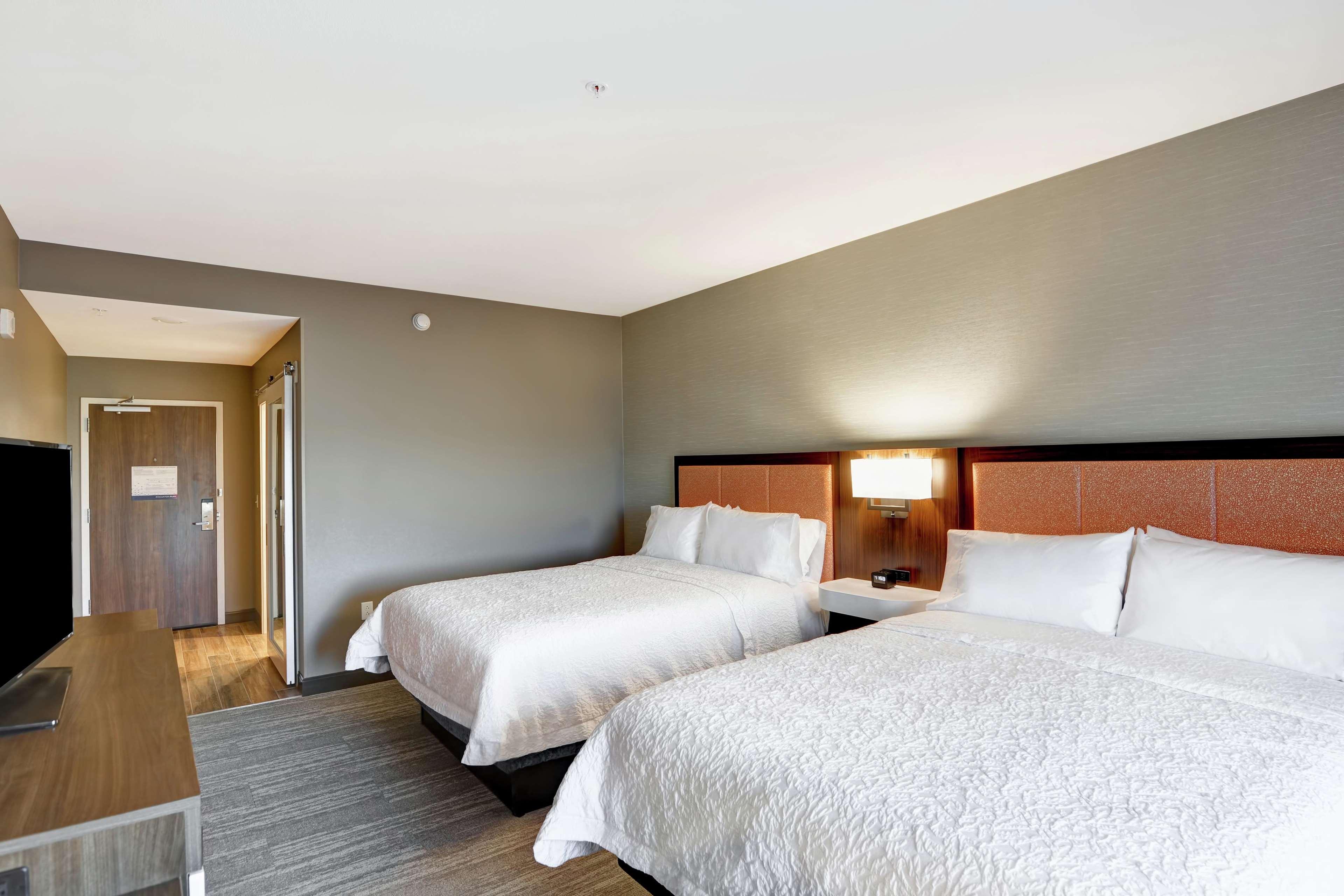 Hampton & East Hotel 3*