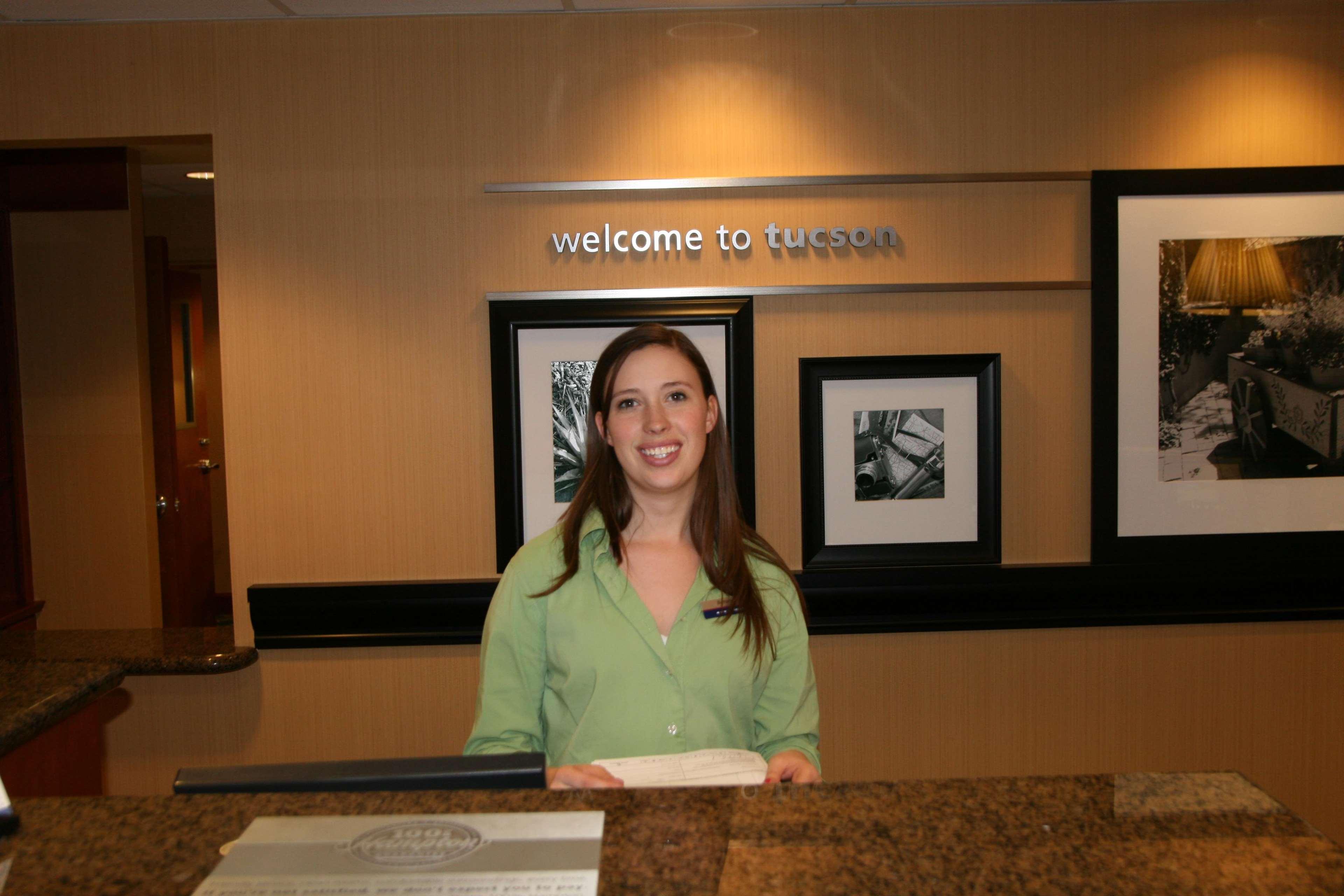 Hotel Hampton & East