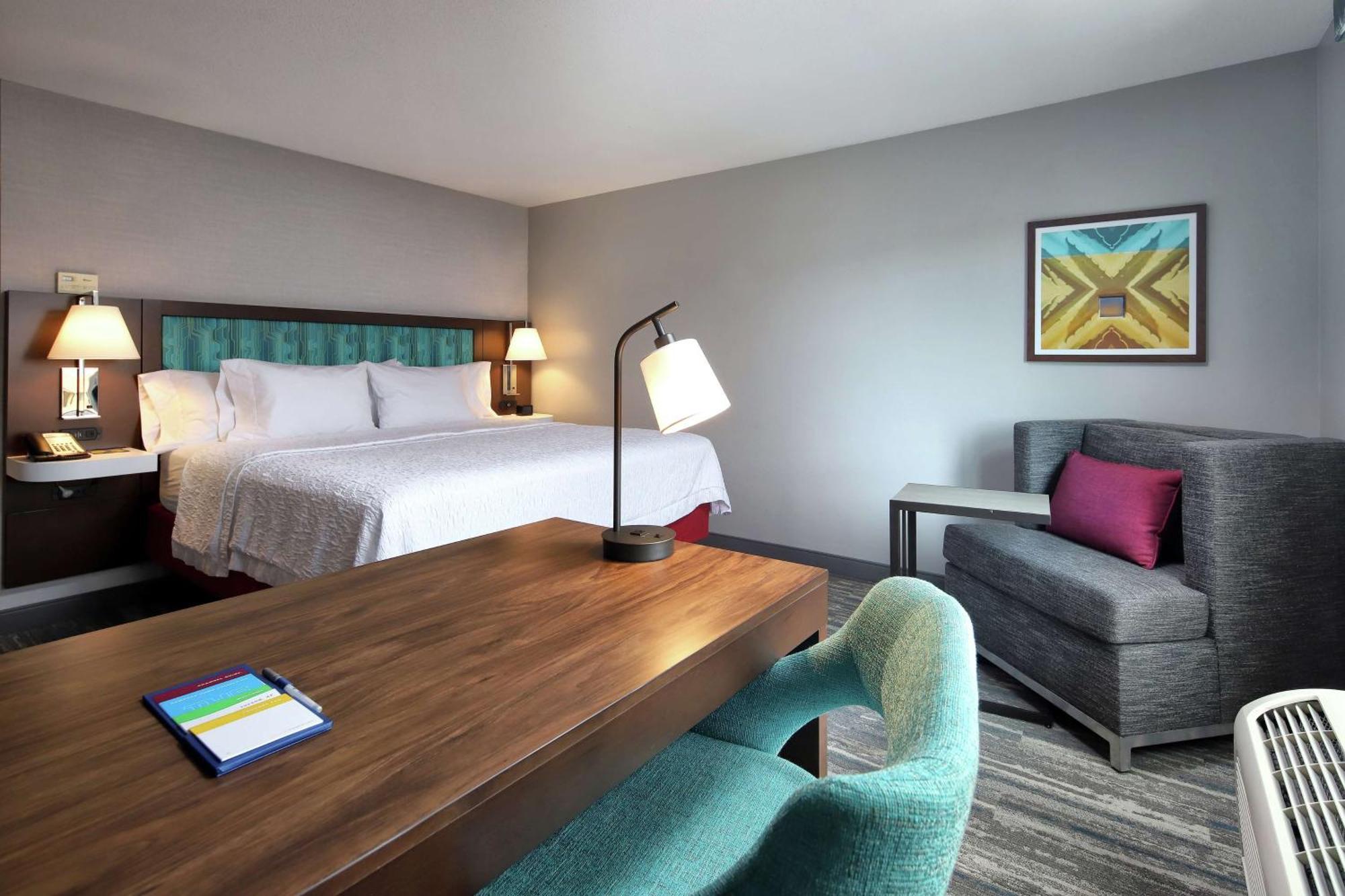 Hotel Hampton & East 3*