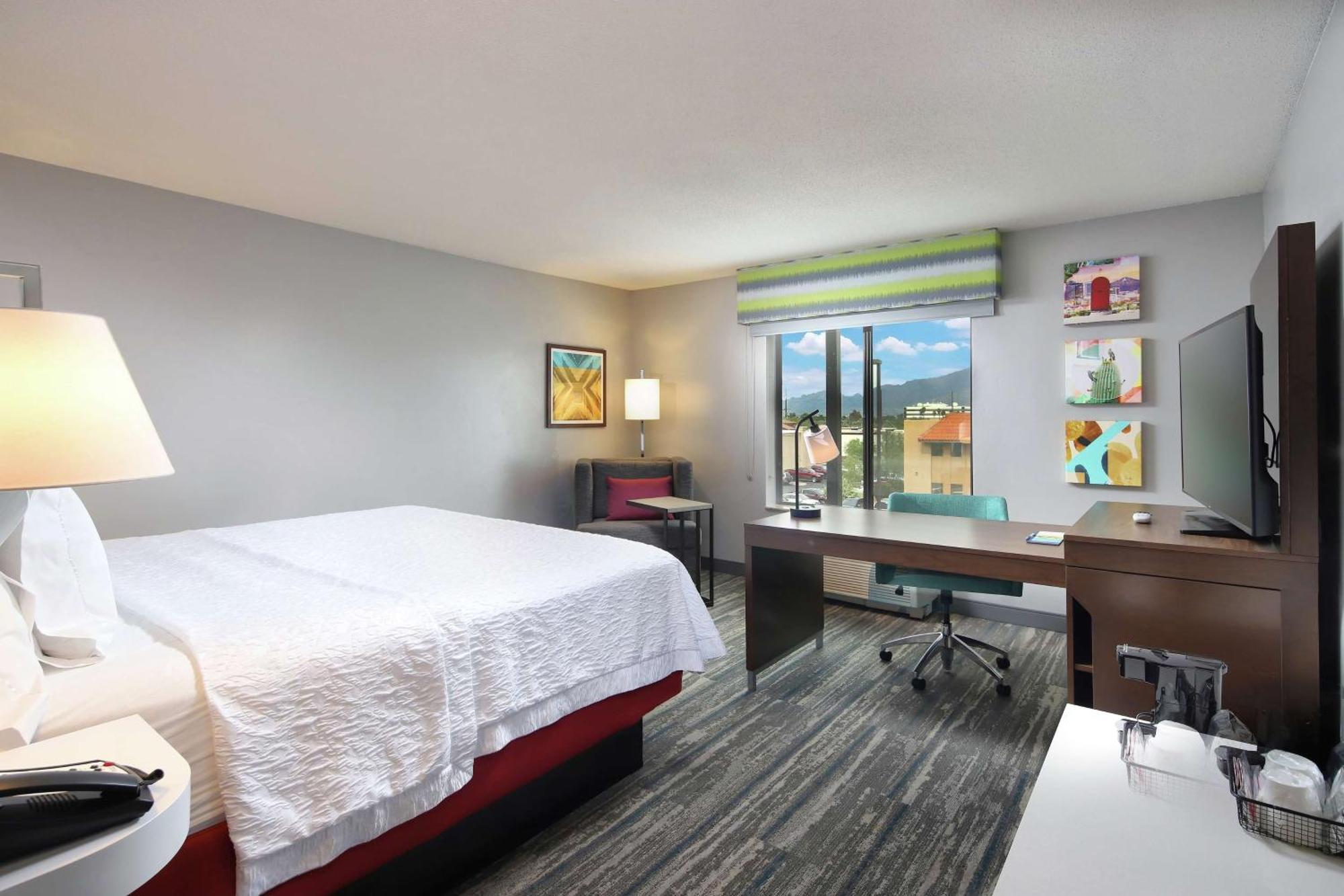 Hotel Hampton & East