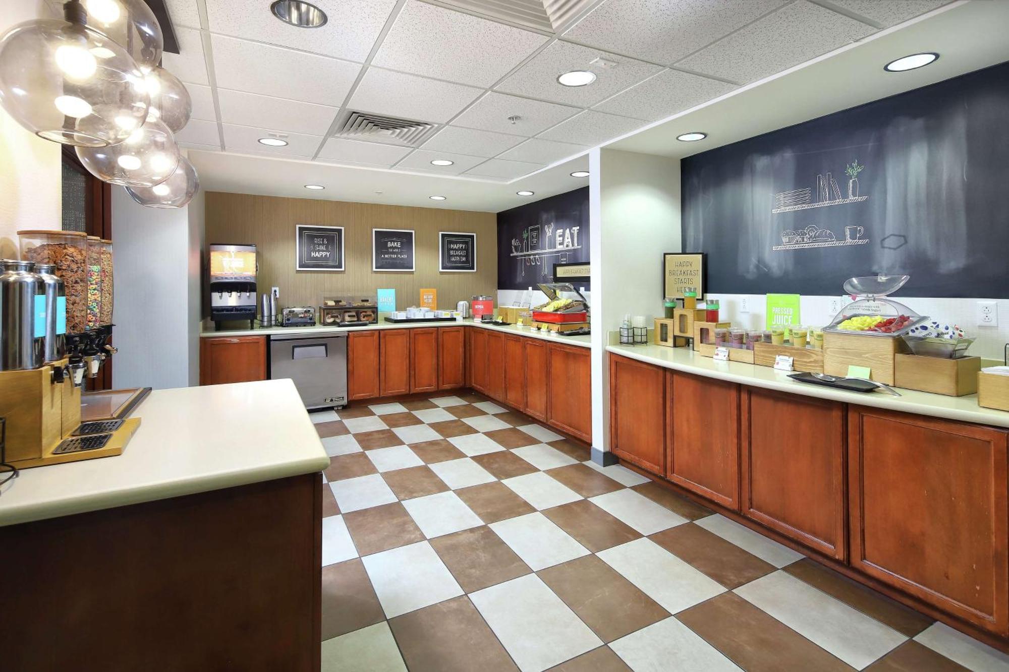 Hotel Hampton & East 3*