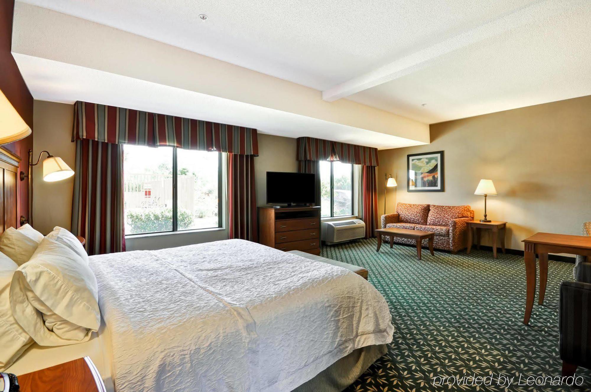 Hampton & East Hotel
