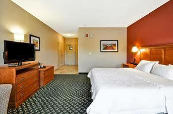 Hampton & East Hotel